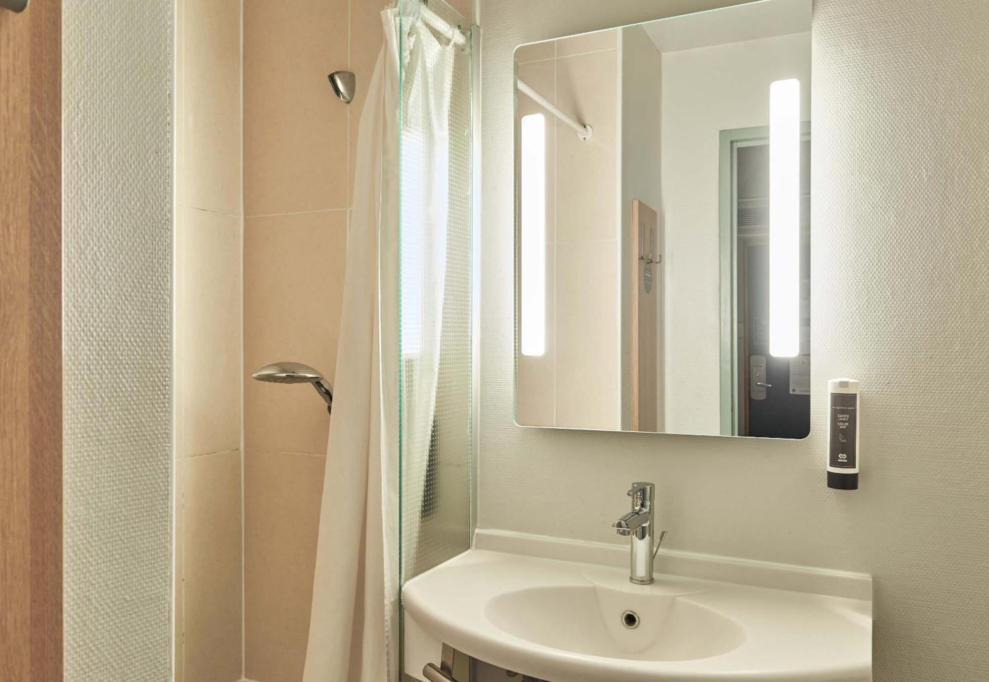 B&B Hotel Orgeval מראה חיצוני תמונה