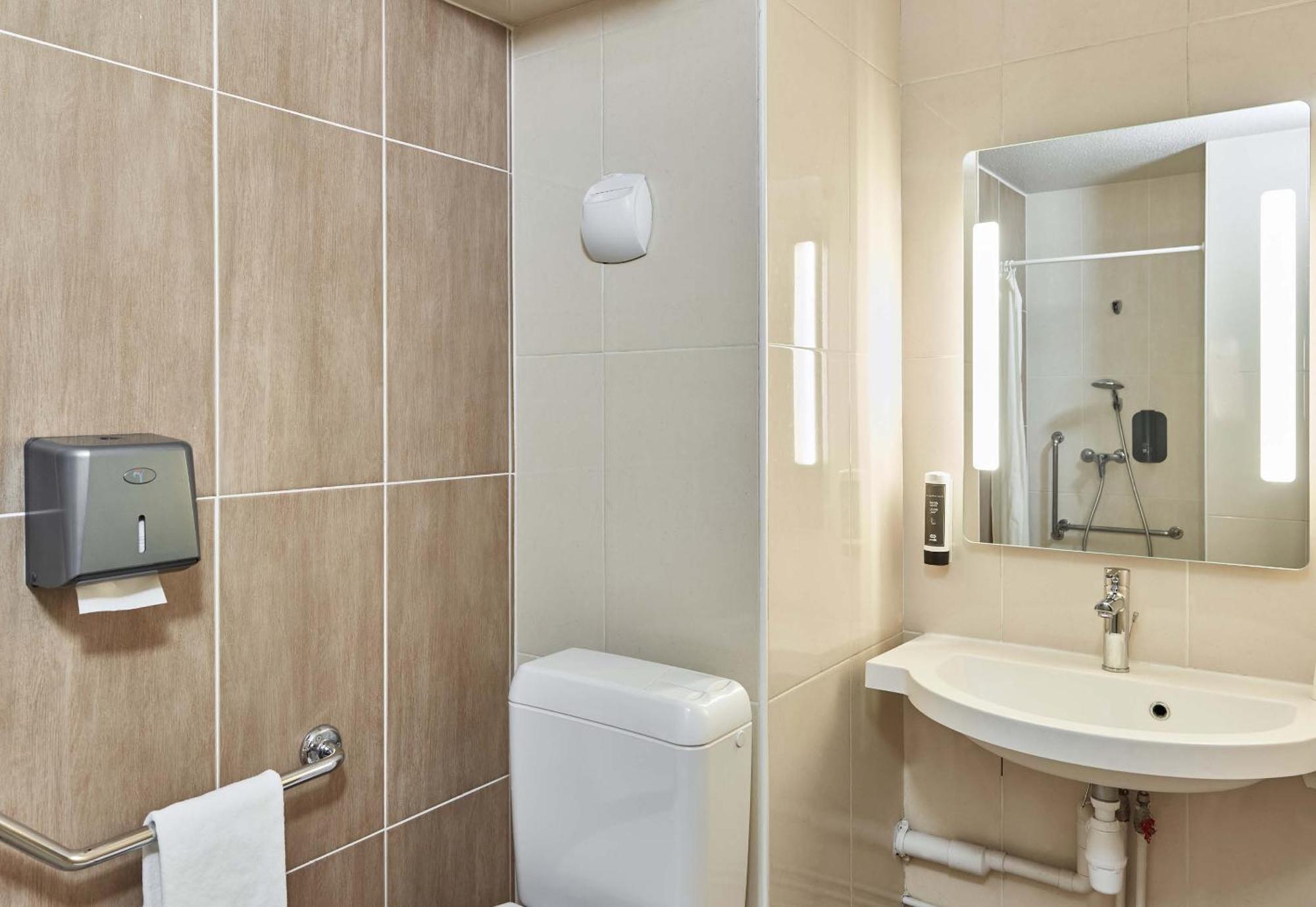 B&B Hotel Orgeval מראה חיצוני תמונה