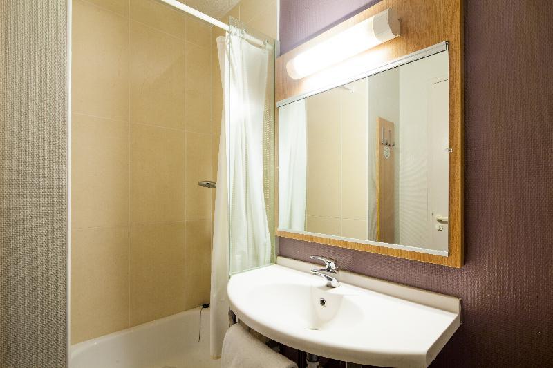 B&B Hotel Orgeval מראה חיצוני תמונה